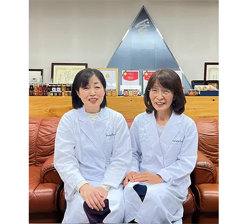 山形県 株式会社たかはたファーム 開発部 左:揚妻信子さん 右:髙橋幾子さん